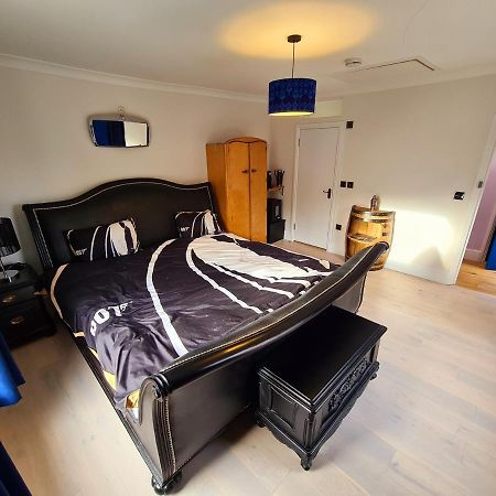 Southsea Royale Studio, James Bond, Parking, Seafront 포츠머스 외부 사진