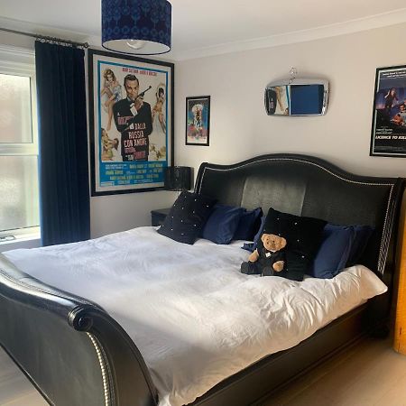 Southsea Royale Studio, James Bond, Parking, Seafront 포츠머스 외부 사진
