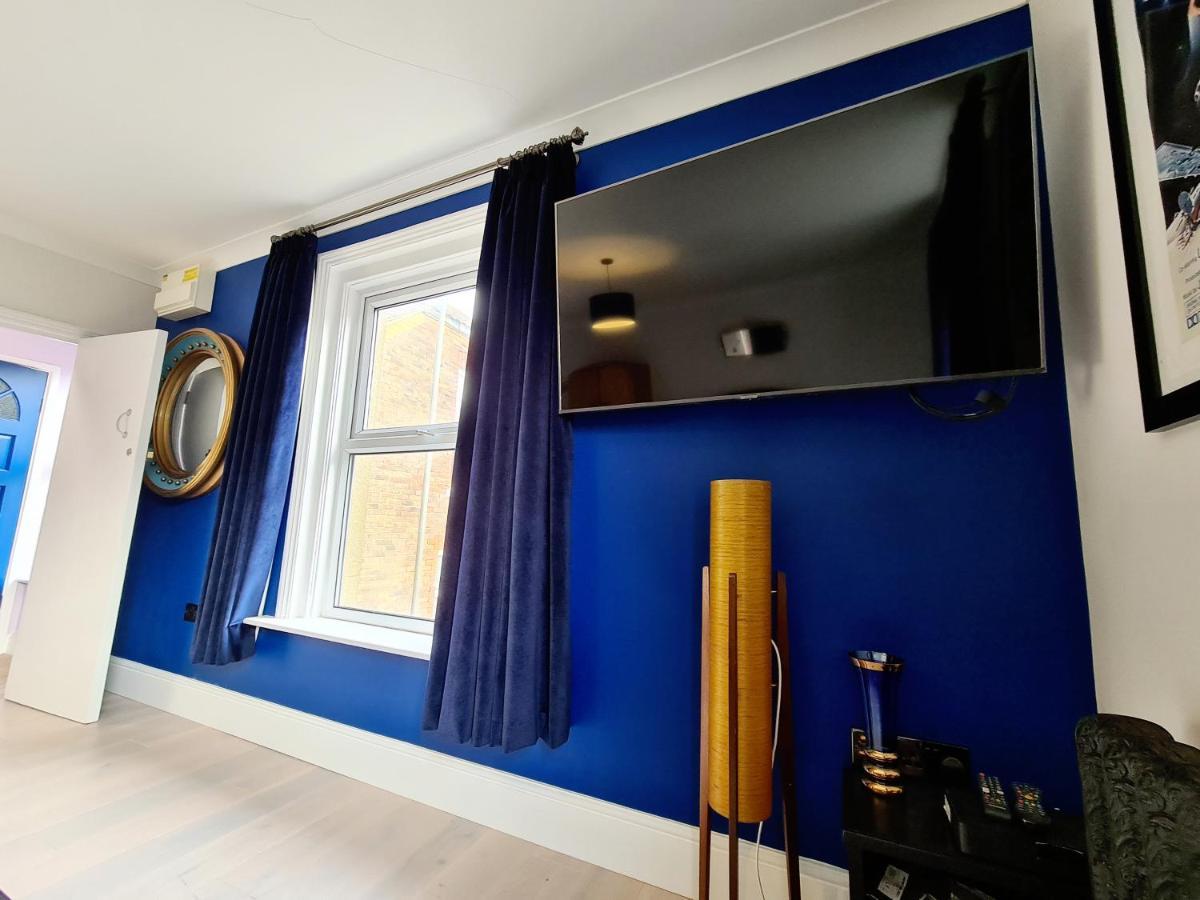 Southsea Royale Studio, James Bond, Parking, Seafront 포츠머스 외부 사진