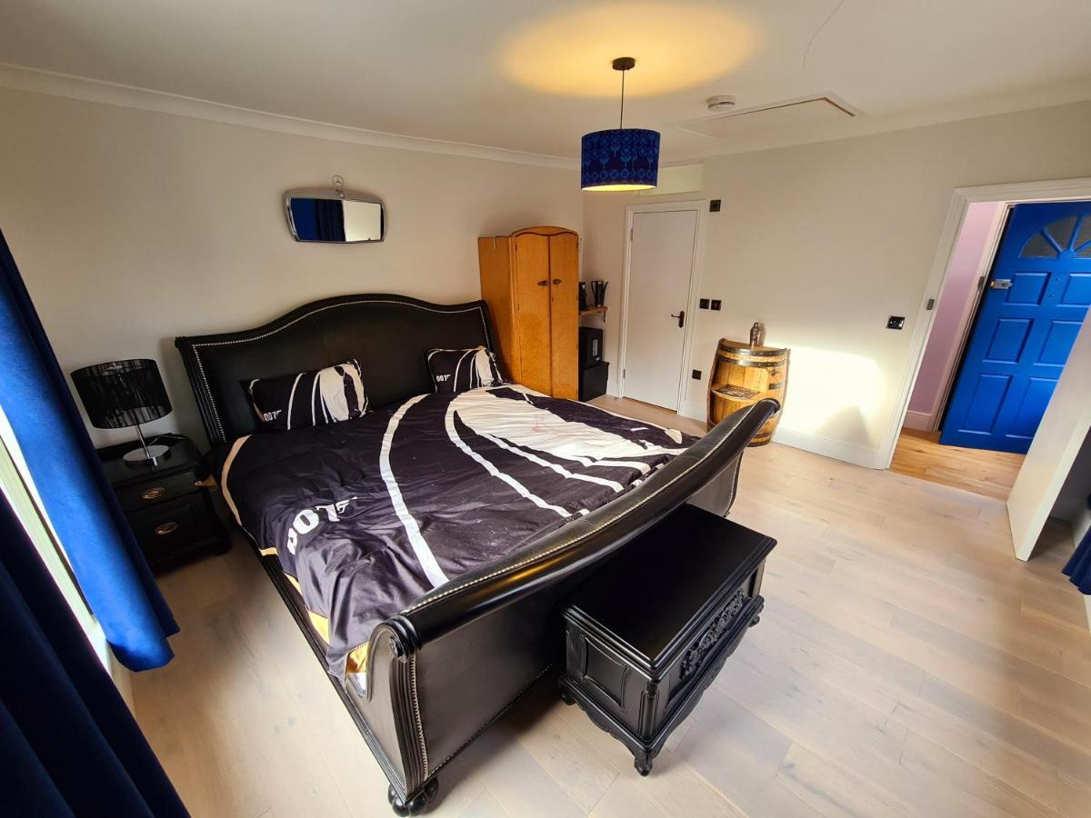 Southsea Royale Studio, James Bond, Parking, Seafront 포츠머스 외부 사진