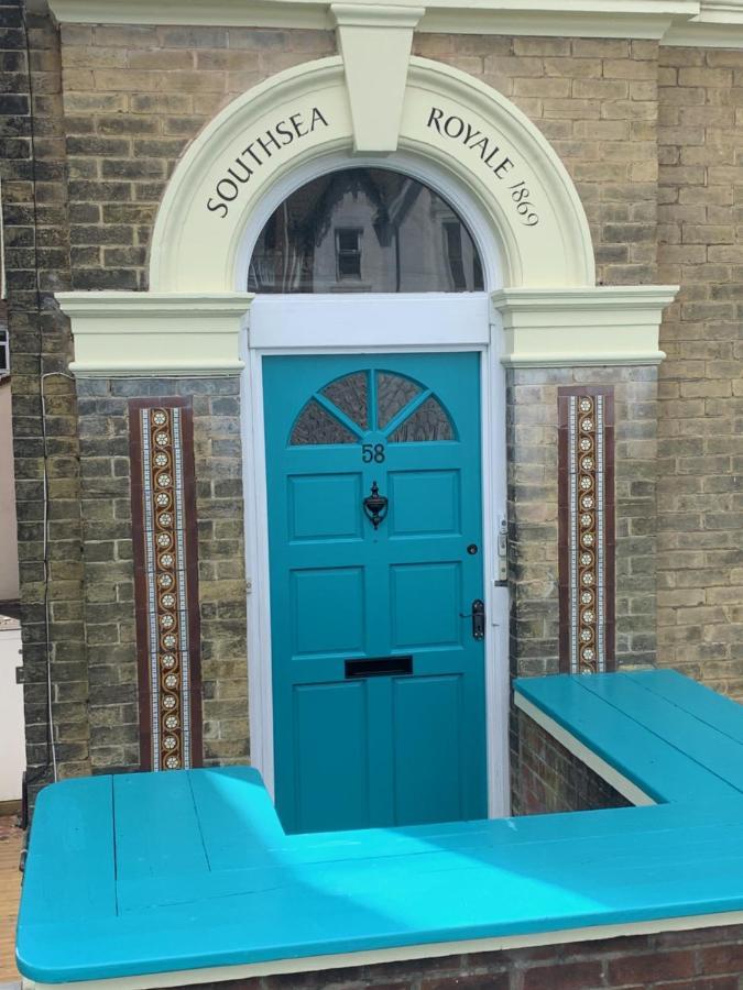 Southsea Royale Studio, James Bond, Parking, Seafront 포츠머스 외부 사진