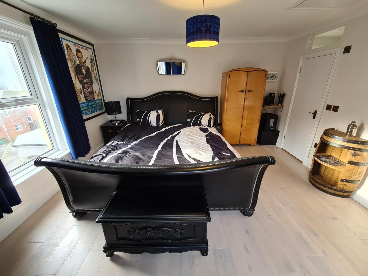 Southsea Royale Studio, James Bond, Parking, Seafront 포츠머스 외부 사진