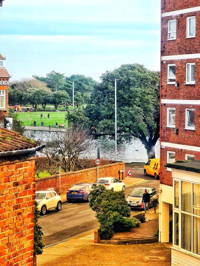 Southsea Royale Studio, James Bond, Parking, Seafront 포츠머스 외부 사진