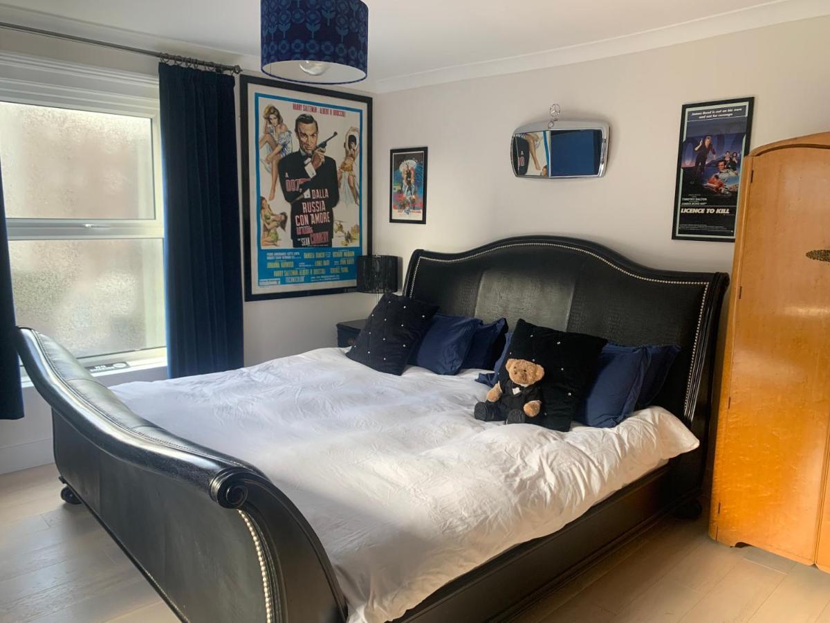 Southsea Royale Studio, James Bond, Parking, Seafront 포츠머스 외부 사진