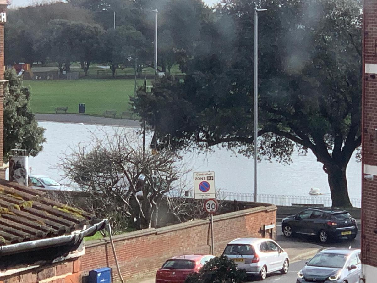 Southsea Royale Studio, James Bond, Parking, Seafront 포츠머스 외부 사진