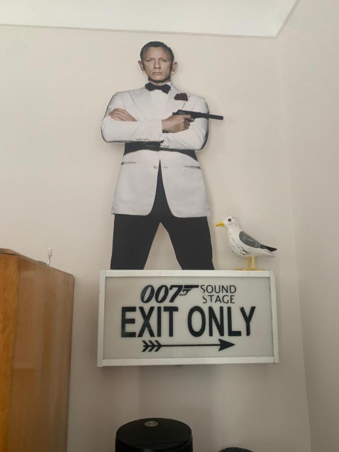 Southsea Royale Studio, James Bond, Parking, Seafront 포츠머스 외부 사진