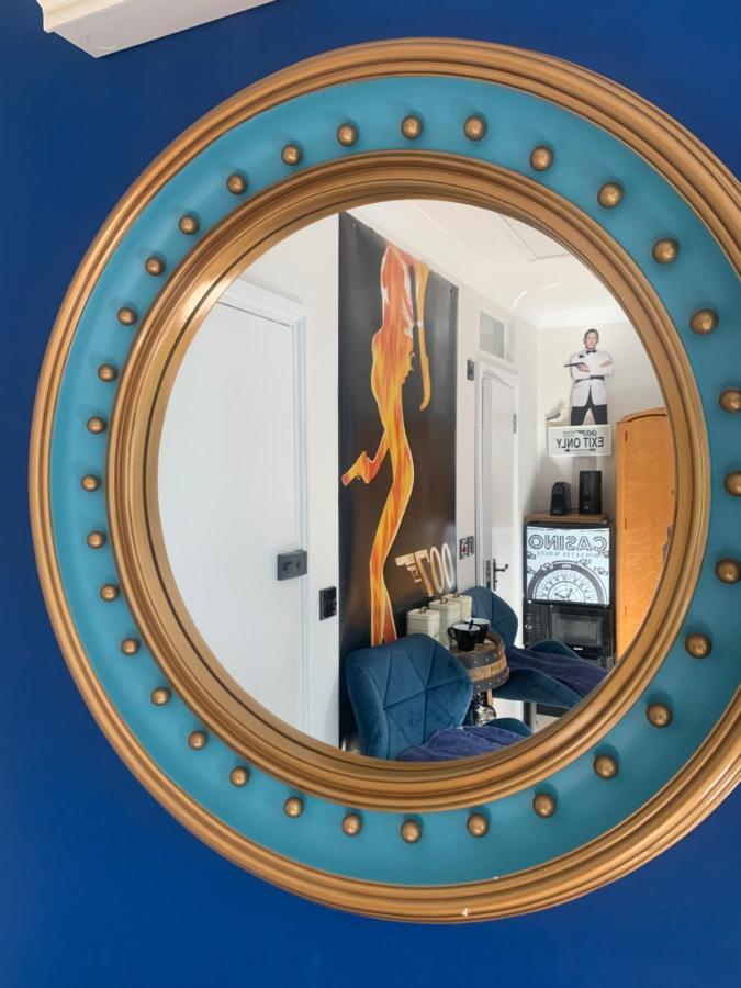 Southsea Royale Studio, James Bond, Parking, Seafront 포츠머스 외부 사진